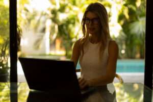 shirley | texas veteran va home loans shirley working on her computer helping veterans